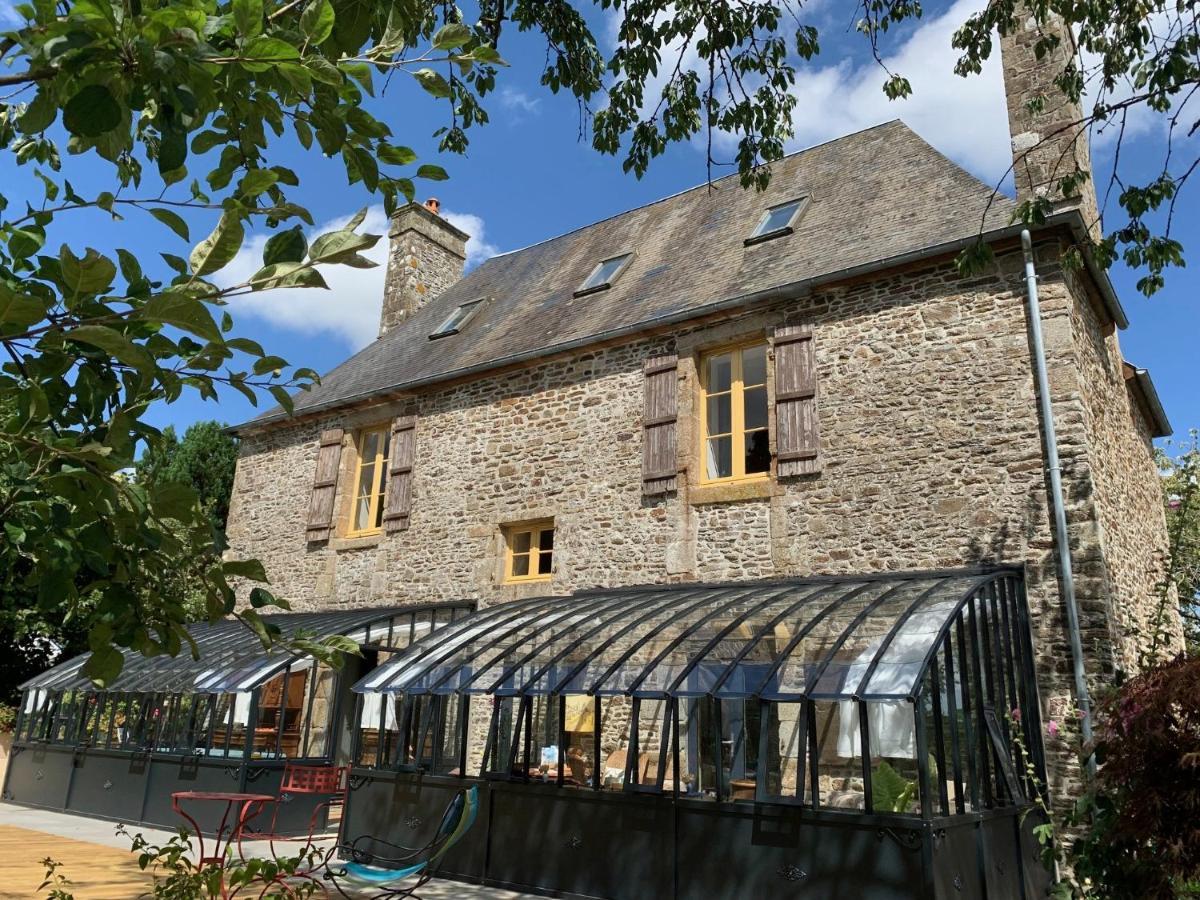Bed and Breakfast Le Petit Manoir Isigny-le-Buat Zewnętrze zdjęcie