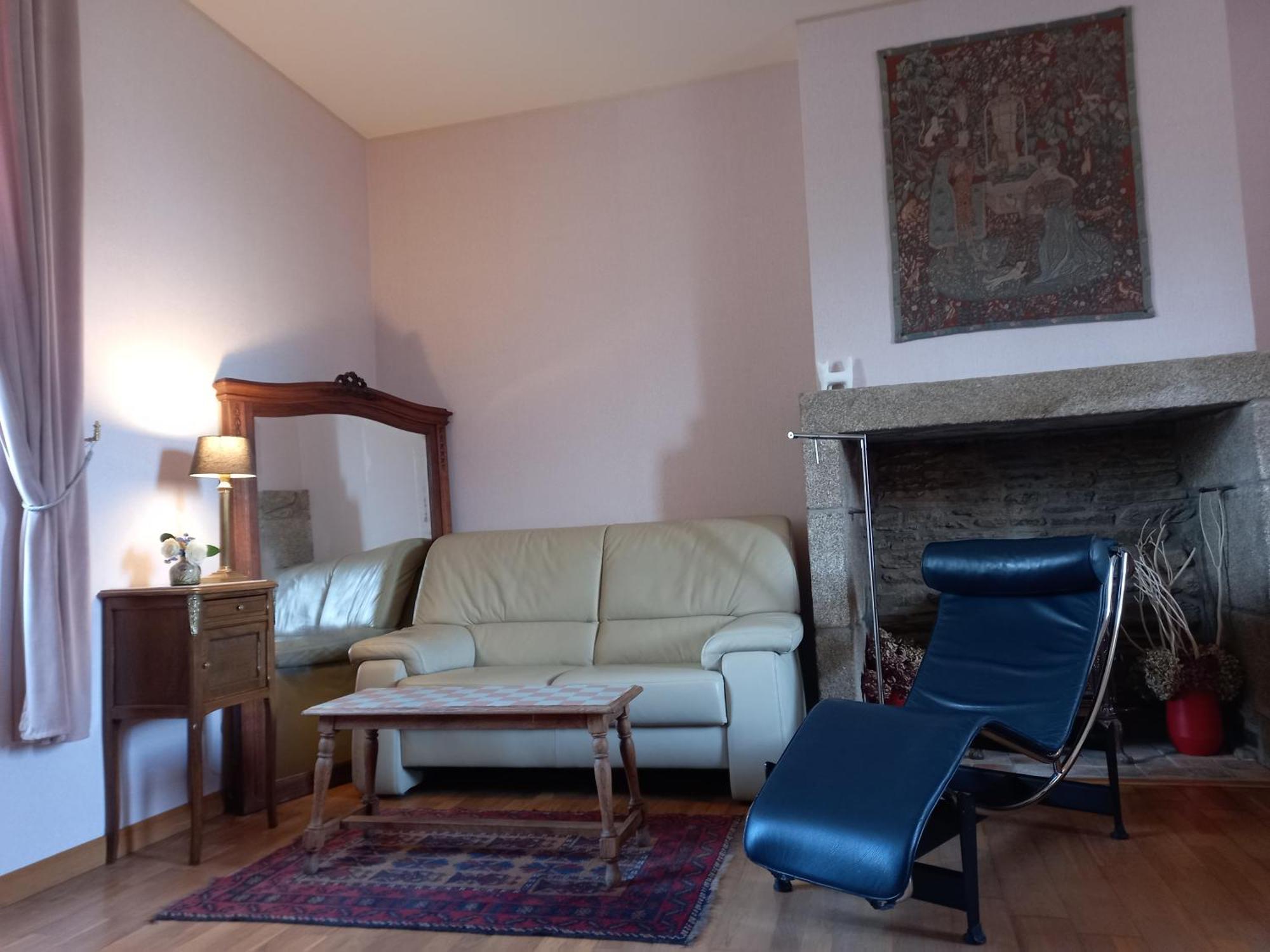 Bed and Breakfast Le Petit Manoir Isigny-le-Buat Zewnętrze zdjęcie