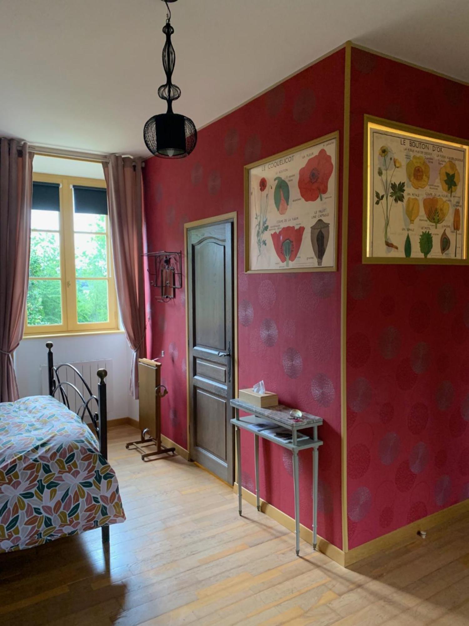 Bed and Breakfast Le Petit Manoir Isigny-le-Buat Zewnętrze zdjęcie