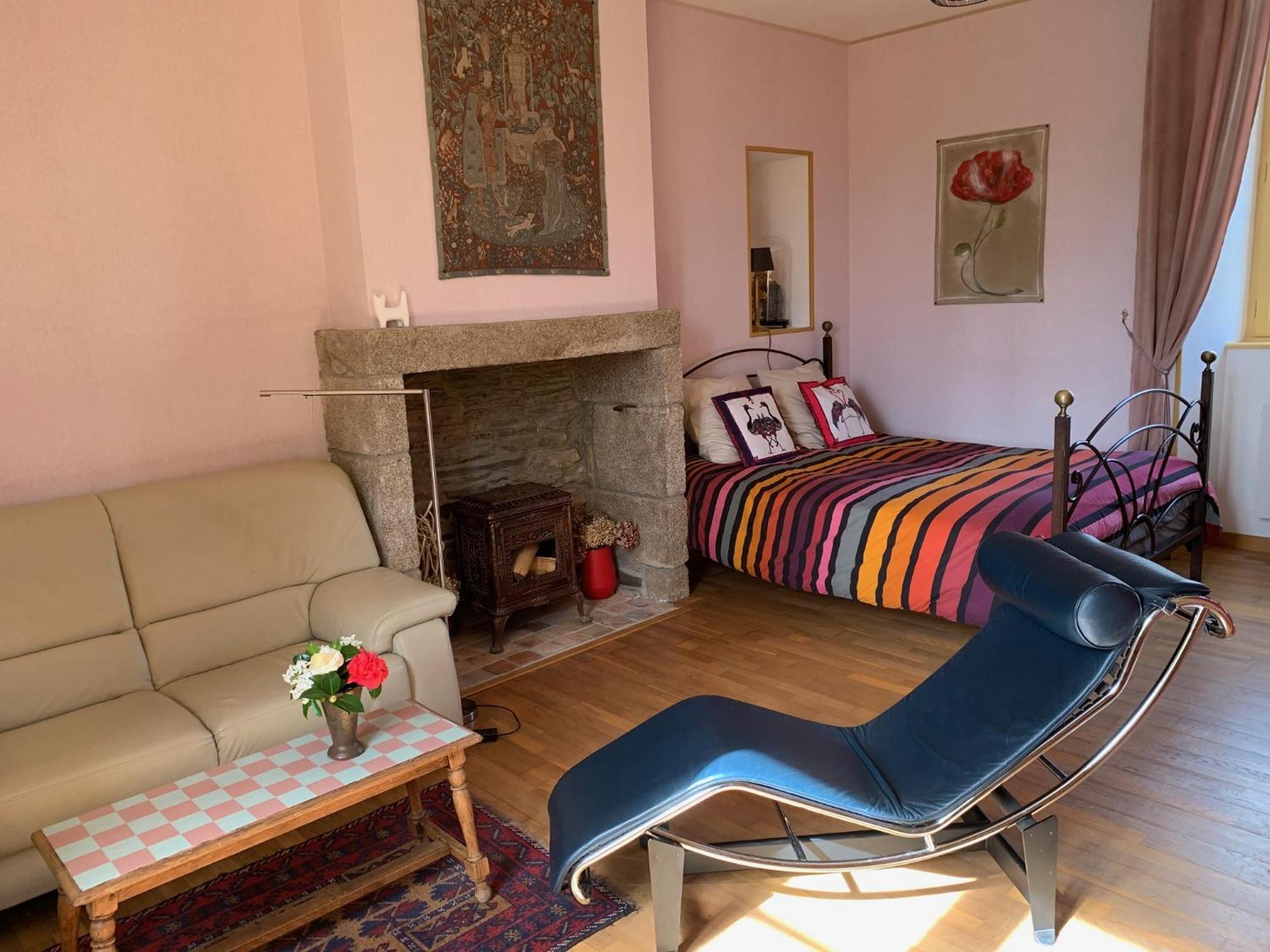 Bed and Breakfast Le Petit Manoir Isigny-le-Buat Zewnętrze zdjęcie